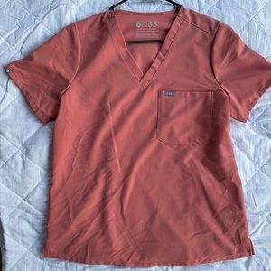 FIGS Catarina One-Pocket Top (Coral)